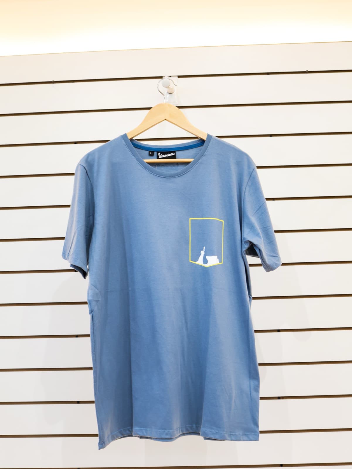 Remera Primavera Celeste Vespa